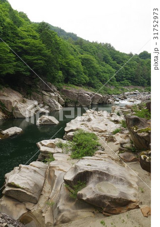 信州　木曽路の景勝　裏寝覚（うらねざめ）　寝覚の床の下流にある（スローシャッタ） 31752973