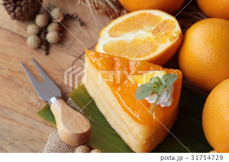 Orange cake with oranges fruits is delicious. 31754729