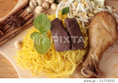 Chicken noodle with vegetable and soup delicious. Chicken noodle with vegetable and soup delicious. 31755032