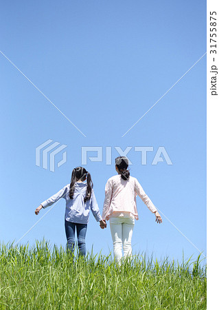 青空と親子 31755875