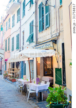 Old beautiful empty narrow streets with outdoor 31758817