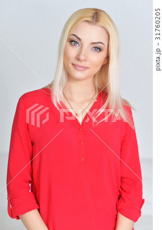 beautiful woman posing 31760205