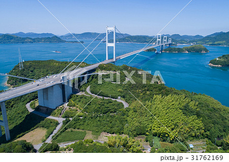 馬島と来島海峡大橋(しまなみ海道)のドローン空撮景観 馬島と来島海峡大橋(しまなみ海道)のドローン空撮景観 31762169