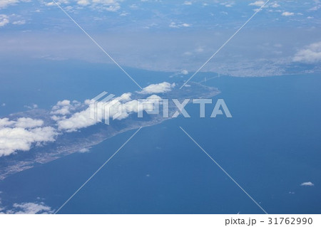 瀬戸内海最大の島、淡路島北部の淡路市と対岸の神戸市、明石市を上空から見る 瀬戸内海最大の島、淡路島北部の淡路市と対岸の神戸市、明石市を上空から見る 31762990