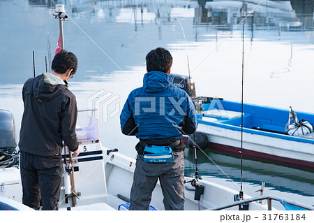 海釣り　釣り人 31763184