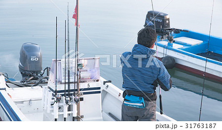 海釣り　釣り人 31763187