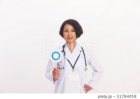 医師　女性　白衣　丸 31764058