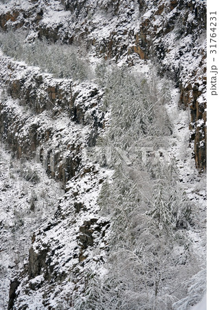 snow-covered slopes of the granite quarry 31764231