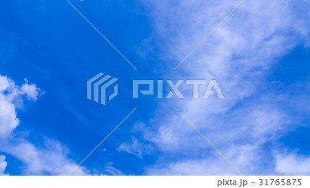 6月の空と雲 （16:9） 31765875