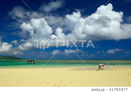 沖縄県島尻郡久米島町　久米島　はての浜　広角 31765977