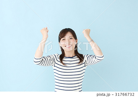 女性・ブルーバック 女性・ブルーバック 31766732