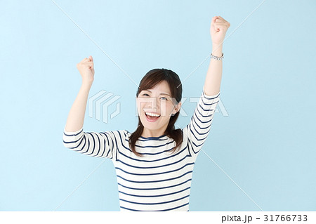 女性・ブルーバック 女性・ブルーバック 31766733