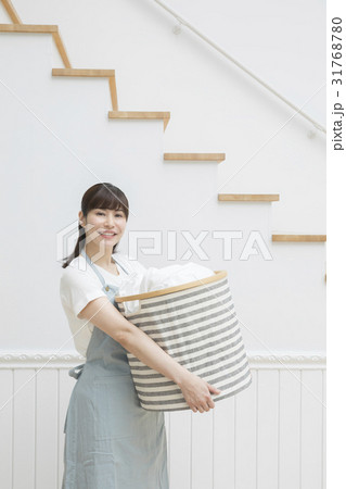 洗濯イメージ　主婦ポートレート 31768780
