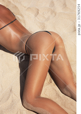 Close-up beautiful slim back of a beautiful woman Close-up beautiful slim back of a beautiful woman 31769254