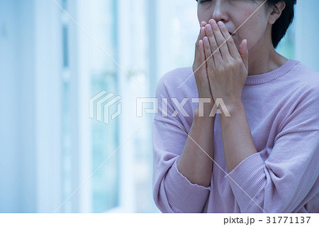 冷え性に悩む女性 31771137