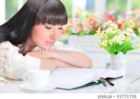 young woman reading book young woman reading book 31771738