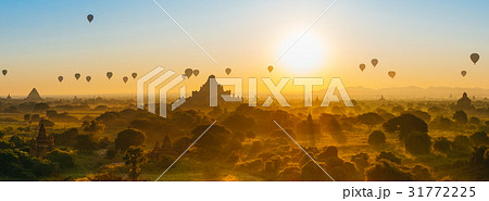 Scenic sunrise with many hot air balloons 31772225