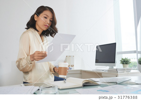Businesswoman reading document 31776388