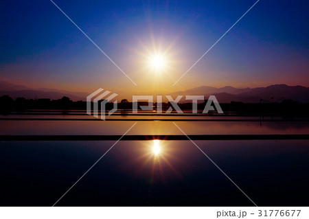 夕日 夕焼け 夕暮れ 31776677