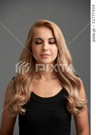 Evening makeup Evening makeup 31777434