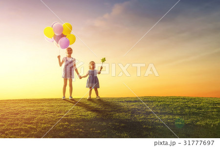 children are playing with balloons 31777697