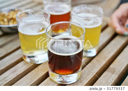 クラフトビール、ビアガーデンのイメージ写真 31779337