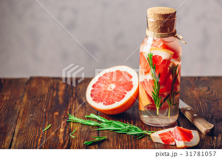 Cleansing Water with Grapefruit and Rosemary. Cleansing Water with Grapefruit and Rosemary. 31781057