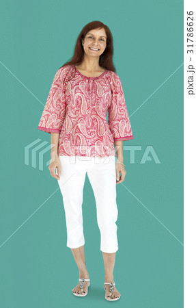 Woman standing smiling studio portrait Woman standing smiling studio portrait 31786626
