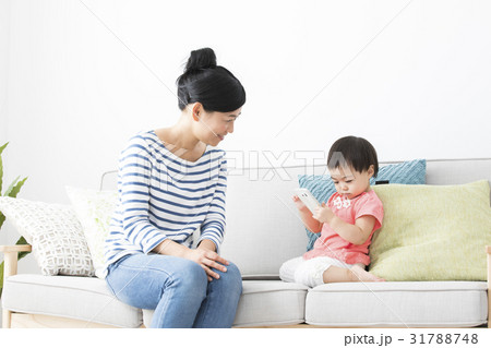 子供とお母さん 31788748