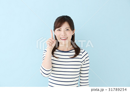 女性・ブルーバック 女性・ブルーバック 31789254