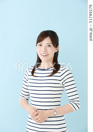 女性・ブルーバック 女性・ブルーバック 31789276