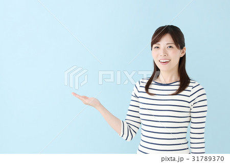 女性・ブルーバック 女性・ブルーバック 31789370
