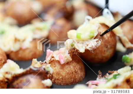 たこ焼き (ホットプレート ホームパーティー 手作り タコ 蛸 食材 海鮮 食べ物 紅生姜 葱) たこ焼き (ホットプレート ホームパーティー 手作り タコ 蛸 食材 海鮮 食べ物 紅生姜 葱) 31789383