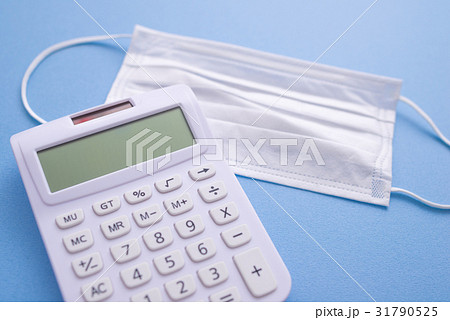 マスクと電卓 31790525