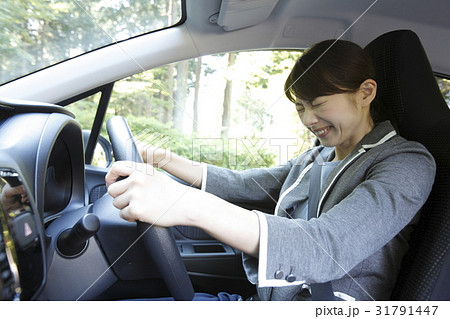 事故りそうな女性ドライバー 31791447