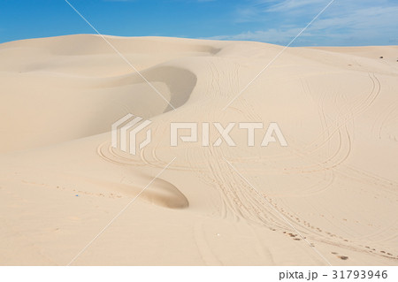 white sand dune desert in Mui Ne, Vietnam white sand dune desert in Mui Ne, Vietnam 31793946