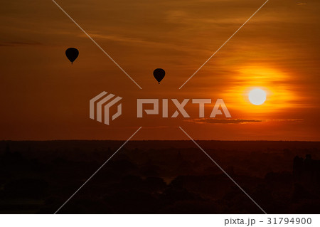 sunrise with many hot air balloons above Bagan sunrise with many hot air balloons above Bagan 31794900