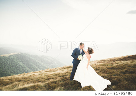 Young newly wed couple, bride and groom kissing Young newly wed couple, bride and groom kissing 31795490