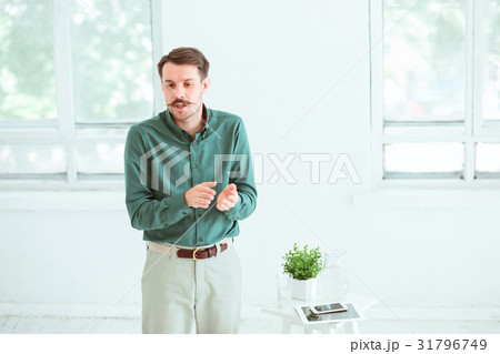 Speaker at Business Meeting in the conference hall 31796749
