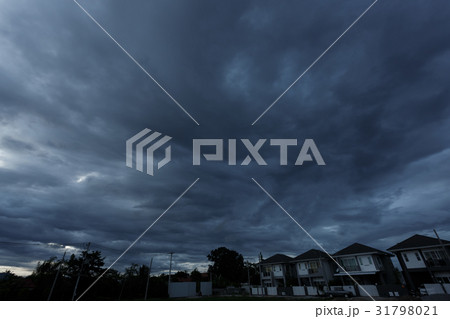 dramatic moody dark storm cloud sky dramatic moody dark storm cloud sky 31798021