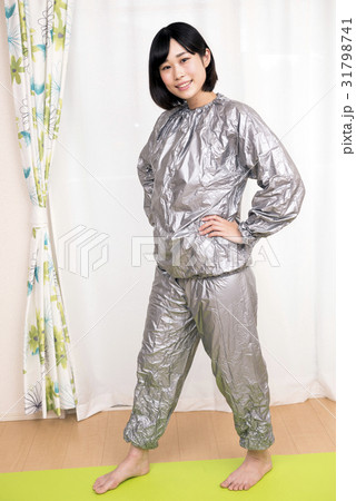 サウナスーツを着た女性 サウナスーツを着た女性 31798741