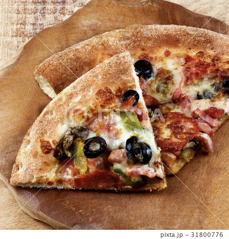 Pepperoni and Black Olives Pizza 31800776