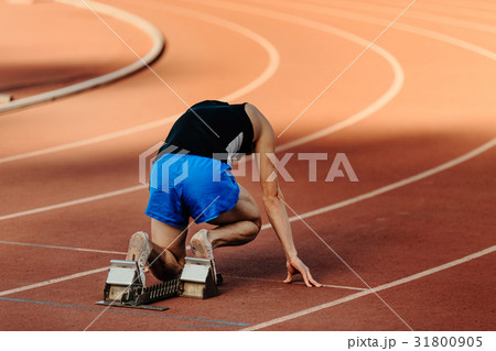 male runner starting blocks 31800905