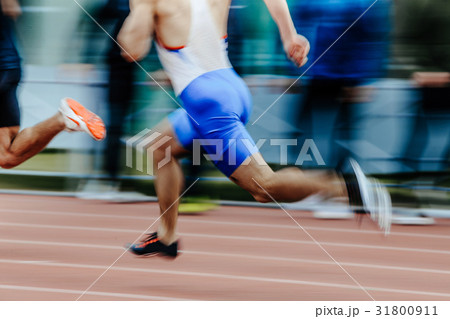 blurred motion man runners sprinters blurred motion man runners sprinters 31800911