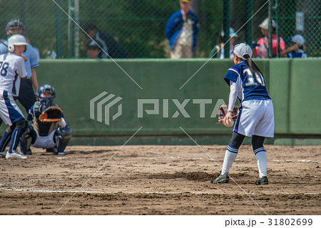 女子ソフトボール試合風景 31802699