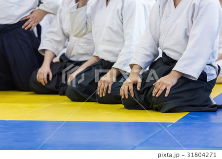 People in kimono and hakama sitting on tatami on 31804271