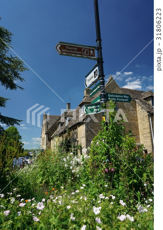 ボートン・オン・ザ・ウォーターの町並み 31806223