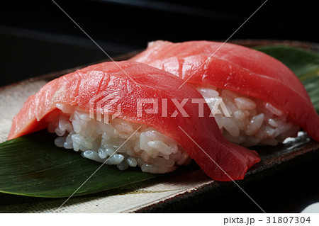 まぐろ握り寿司 31807304