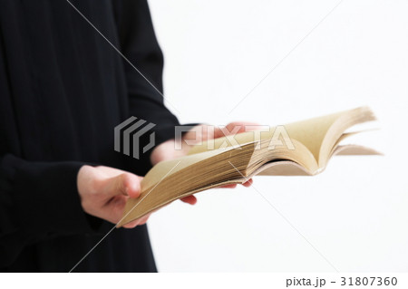 読書する女性 読書する女性 31807360