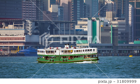 香港の高層ビルとスターフェリー 香港の高層ビルとスターフェリー 31809999